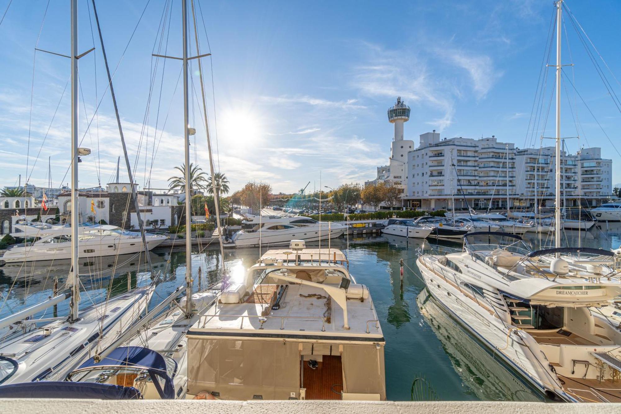 Moderno Apartamento Frente Al Canal Con Terrazas Lejlighed Empuriabrava Eksteriør billede