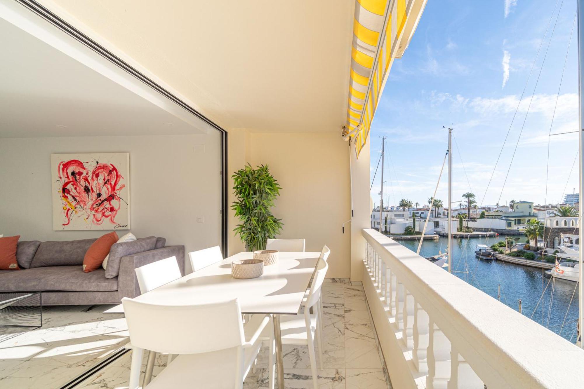 Moderno Apartamento Frente Al Canal Con Terrazas Lejlighed Empuriabrava Eksteriør billede