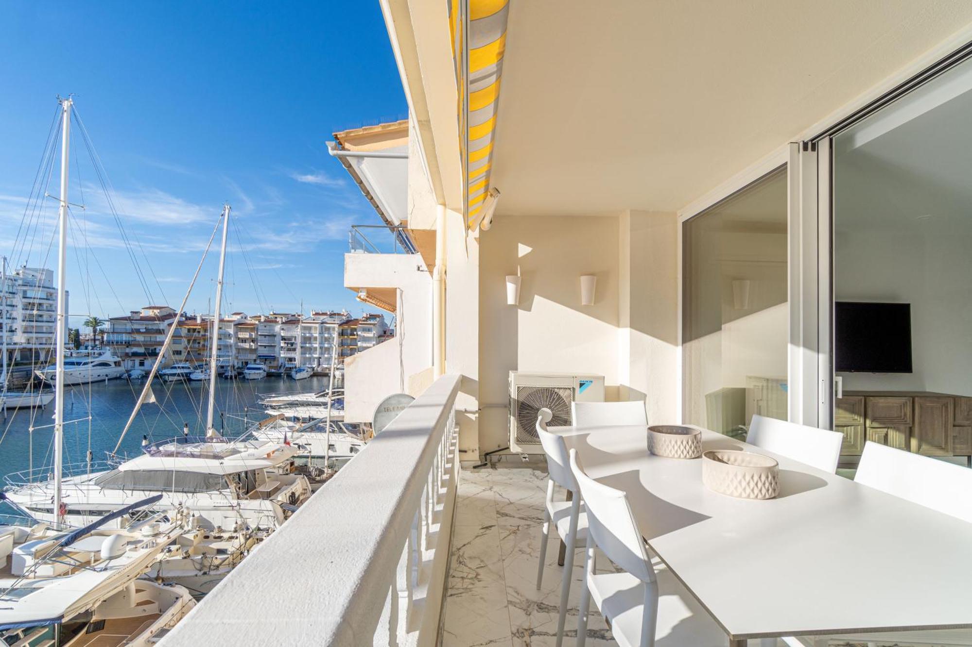 Moderno Apartamento Frente Al Canal Con Terrazas Lejlighed Empuriabrava Eksteriør billede